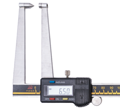 刹车片数显卡尺